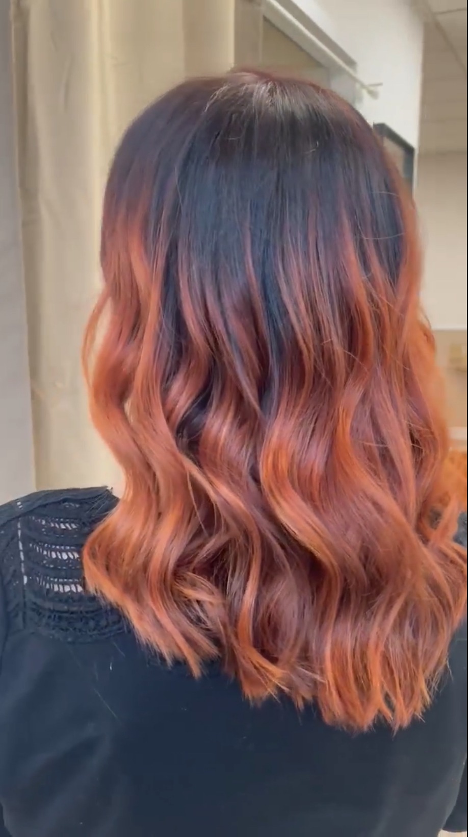 Coloration dégradé roux sur cheveux long en institue professionnel